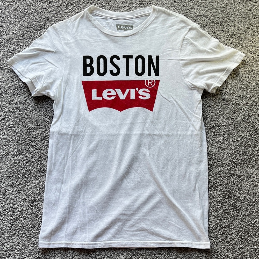 Levi's Boston Graphic Tee in White and Red